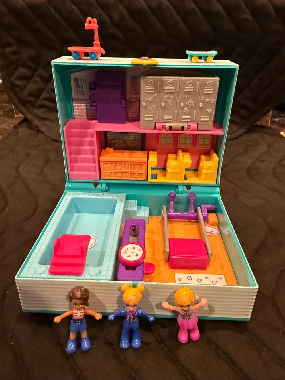 Polly Pocket Lot – 6 Compact Playsets, 3 Figures & Accessories